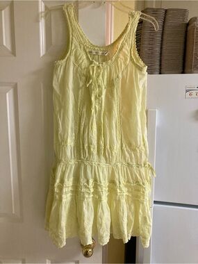 Light Yellow Sleeveless Lace-Trim Chemise by